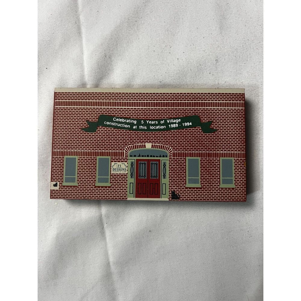 The Cat's Meow 1994 FJ Designs Inc Wooster Ohio Makers of the Village Since 1982